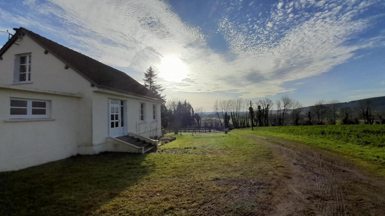 Gite Cottage Chaleureux En Pleine Campagne Vue Sur Les Monts Et Forets Et Le Chateau De Carrouges Dış mekan fotoğraf