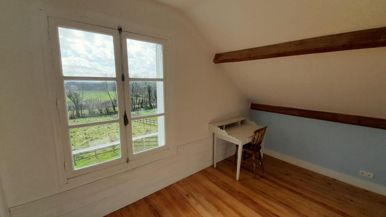 Gite Cottage Chaleureux En Pleine Campagne Vue Sur Les Monts Et Forets Et Le Chateau De Carrouges Dış mekan fotoğraf