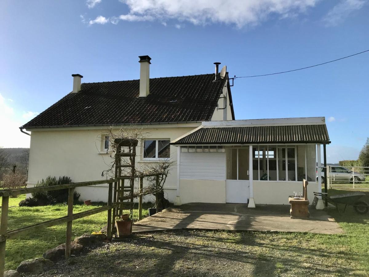 Gite Cottage Chaleureux En Pleine Campagne Vue Sur Les Monts Et Forets Et Le Chateau De Carrouges Dış mekan fotoğraf